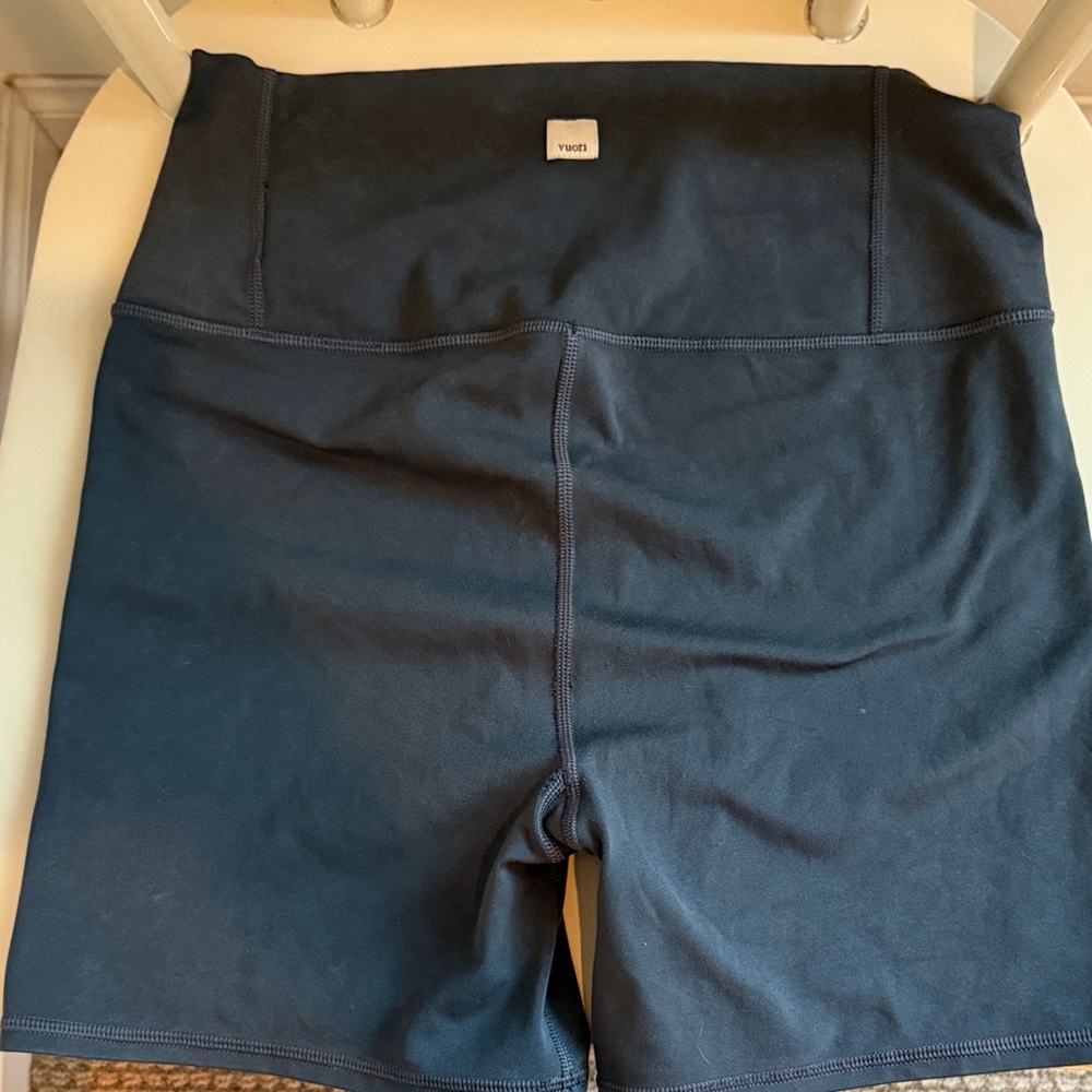 Vuori Women's Black Bike Shorts